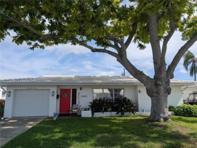 (private lake, pond, creek) Home For Sale in Pinellas Park Florida