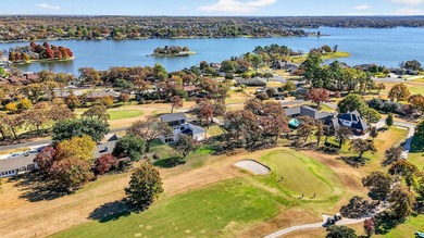Welcome home to your private golf-course sanctuary, where modern - photo 3