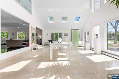 EXPERIENCE REFIND LUXURY & RESORT-LIKE LIVING IN FULLY - photo 4