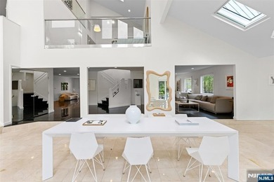 EXPERIENCE REFIND LUXURY & RESORT-LIKE LIVING IN FULLY - photo 5