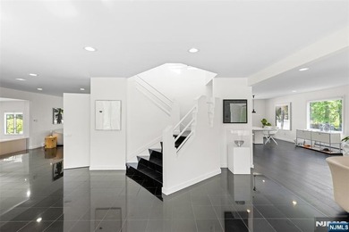 EXPERIENCE REFIND LUXURY & RESORT-LIKE LIVING IN FULLY - photo 6