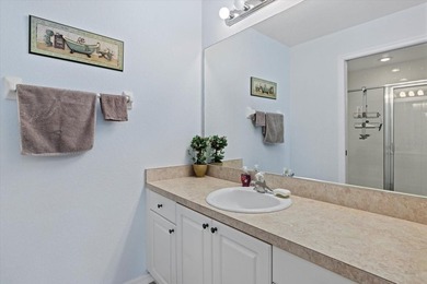 A beautifully upgraded and maintained, TURNKEY furnished, 2 - photo 22