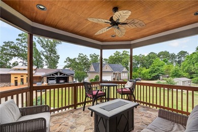 Custom, custom, custom - this extraordinary lakefront retreat is - photo 25