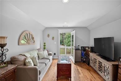 Custom, custom, custom - this extraordinary lakefront retreat is - photo 27