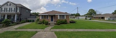 Lake Pontchartrain Home Active Under Contract in Metairie Louisiana