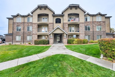 MAIN LEVEL CONDO! Centrally located with plenty of amenities - photo 2