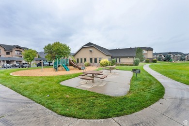 MAIN LEVEL CONDO! Centrally located with plenty of amenities - photo 4