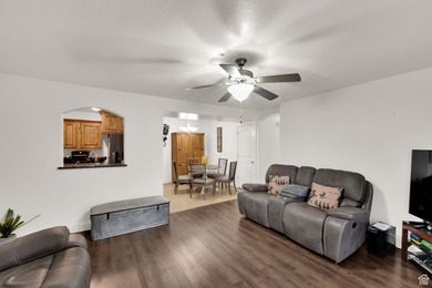 MAIN LEVEL CONDO! Centrally located with plenty of amenities - photo 7