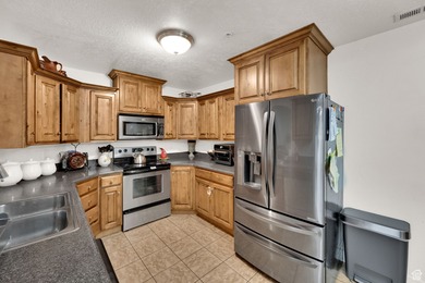 MAIN LEVEL CONDO! Centrally located with plenty of amenities - photo 9