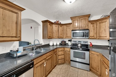 MAIN LEVEL CONDO! Centrally located with plenty of amenities - photo 10