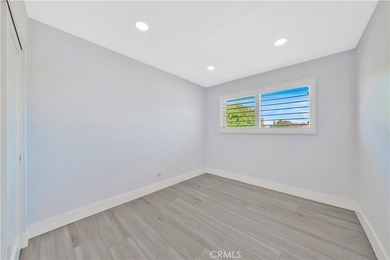 Fully remodeled 3 bedroom with attached large office/bedroom off - photo 16