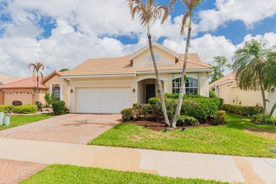 Experience the perfect blend of privacy and style in this - photo 21