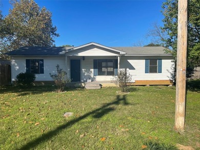 Lake Home For Sale in Chandler, Texas