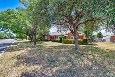 Welcome home to this well-priced 3 bedroom, 2 bath gem in - photo 36