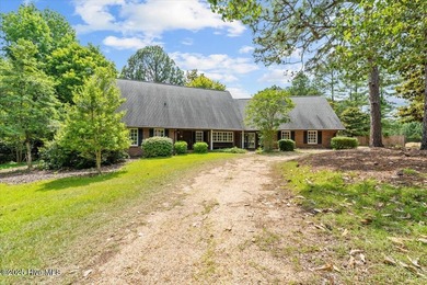 Seven Lakes Home For Sale in West End North Carolina