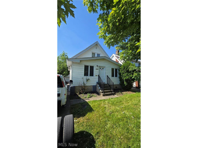 Nice 4 bedroom 2 bathroom house with open floor plan. Lots of - photo 1