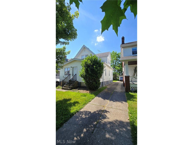 Nice 4 bedroom 2 bathroom house with open floor plan. Lots of - photo 9