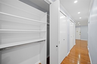 Welcome to one of Windsor Park's most exceptional residences-a - photo 11