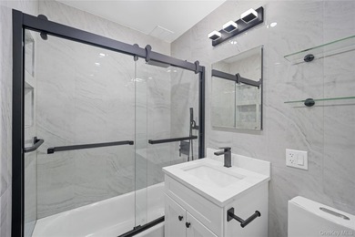 Welcome to one of Windsor Park's most exceptional residences-a - photo 12
