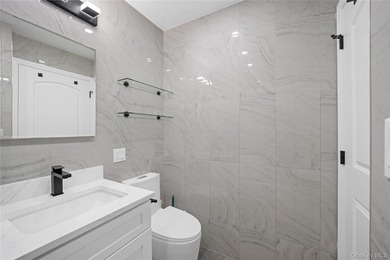 Welcome to one of Windsor Park's most exceptional residences-a - photo 13