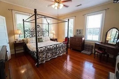 Extraordinary Country Estate featuring a magnificent 1920s - photo 15