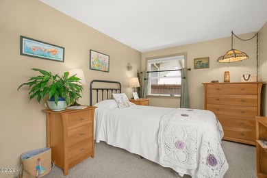 Enjoy easy coastal living in this beautifully maintained - photo 15