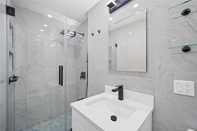 Welcome to one of Windsor Park's most exceptional residences-a - photo 19