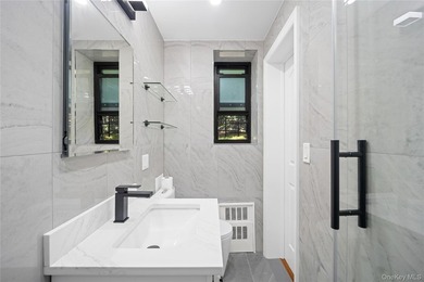 Welcome to one of Windsor Park's most exceptional residences-a - photo 20