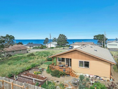 Enjoy easy coastal living in this beautifully maintained - photo 23