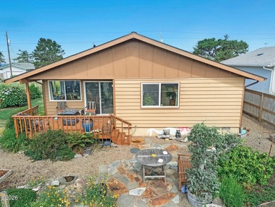 Enjoy easy coastal living in this beautifully maintained - photo 24