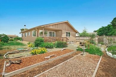 Enjoy easy coastal living in this beautifully maintained - photo 27