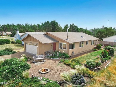 Enjoy easy coastal living in this beautifully maintained - photo 28
