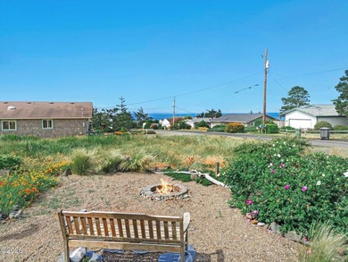 Enjoy easy coastal living in this beautifully maintained - photo 29