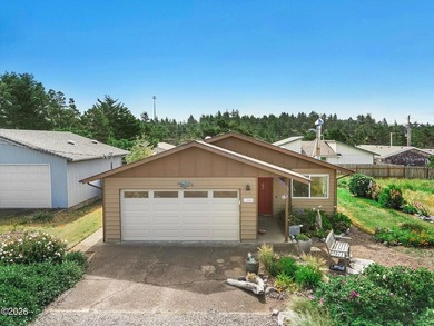 Enjoy easy coastal living in this beautifully maintained - photo 30