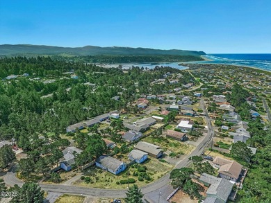 Enjoy easy coastal living in this beautifully maintained - photo 32