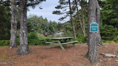 Enjoy easy coastal living in this beautifully maintained - photo 43