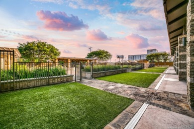 Experience five-star resort living in this luxurious 2 bedroom