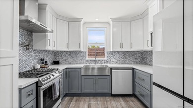 Welcome to 885 Givens Street! The home you've been waiting for! - photo 5