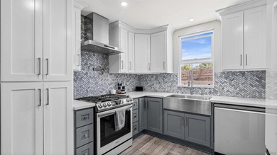 Welcome to 885 Givens Street! The home you've been waiting for! - photo 6