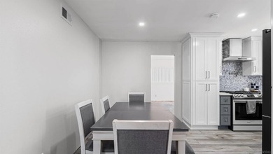 Welcome to 885 Givens Street! The home you've been waiting for! - photo 8