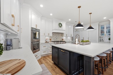 Experience the ultimate waterfront lifestyle in this stunning - photo 9