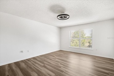 Welcome to this beautifully maintained 4-bedroom, 2.5-bath home - photo 10