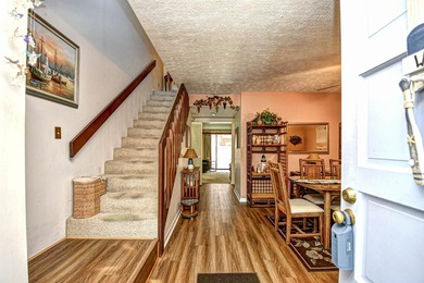 NO HOA, and SHORT TERM RENTAL ALLOWED! Just 2.5 blocks from the - photo 5