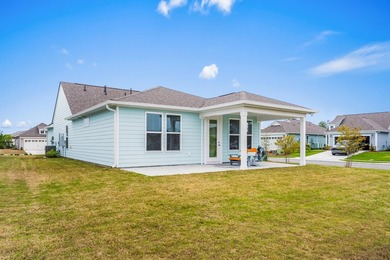 CORNER LOT - POND VIEW HOME - WITH EXTRA PRIVACY. This 2 bed, 2 - photo 4