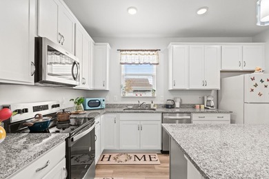 CORNER LOT - POND VIEW HOME - WITH EXTRA PRIVACY. This 2 bed, 2 - photo 8