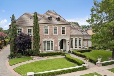 Timeless elegance meets exceptional craftmanship in this - photo 1