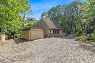 (private lake, pond, creek) Home For Sale in Albrightsville Pennsylvania