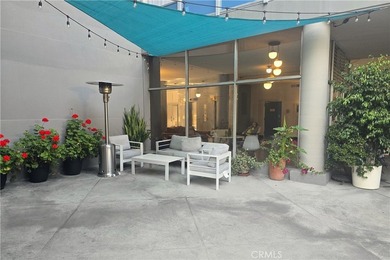 Welcome to the Royal Palms - a retro coastal gem just one block - photo 22