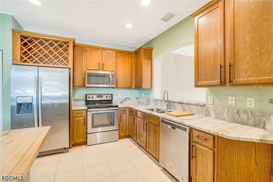Welcome to The Colonnade at The Forum! This beautiful two-story - photo 3