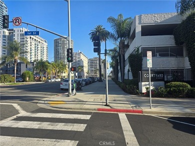 Welcome to the Royal Palms - a retro coastal gem just one block - photo 24